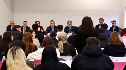 Vali Sözer Üniversite Öğrencileriyle Bir Araya Geldi