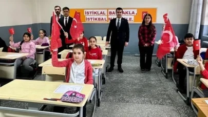 Mihalıççık’ta İlk Ders Bayrak Sevgisiyle Başladı