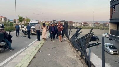 Kaza Sonrası Düşen Demirler Çocukları Tehlikeye Attı