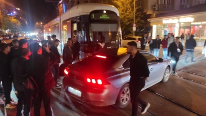 Eskişehir&#8217;de Tramvay Kazası: Maddi Hasar Meydana Geldi