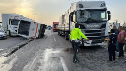 Eskişehir&#8217;de İki Tır ve Halk Otobüsü Çarpıştı: 7 Yaralı