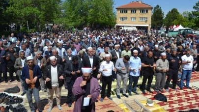 Eskişehir&#8217;e Yağmur Yağsın Diye Dua Ettiler