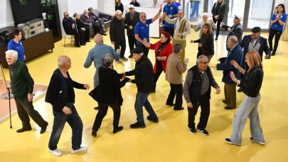 Tepebaşı Belediyesi Yaşlılara Saygı Etkinliği Düzenledi