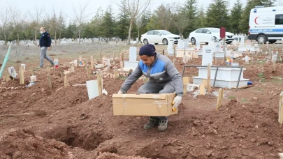 Eskişehir’de şehir çöplüğünde ölü bulunan bebek defnedildi