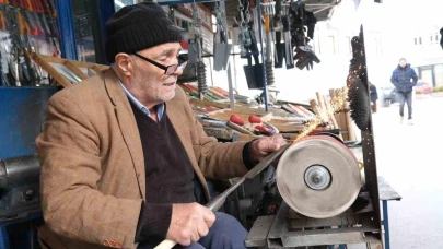 Bıçak ve şemsiye Tamircisi Ercan Erdoğan 40 Yıllık İş Aşkı