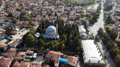 Eski̇şehi̇rde Yüzyıllardır Ayakta Kalan Tari̇hi̇ Cami̇ Vatandaşları Cezbedi̇yor