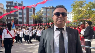 600 Öğrenci̇den ‘Cumhuri̇yet Yürüyüşü Ve Senkroni̇ze Gösteri̇