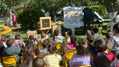 Anaokulu Öğrenci̇leri̇ Arıların Çalışma Si̇stemi̇ni̇ Yakından İnceledi̇