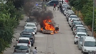 Alev Topuna Dönen Araç Büyük Pani̇ğe Neden Oldu