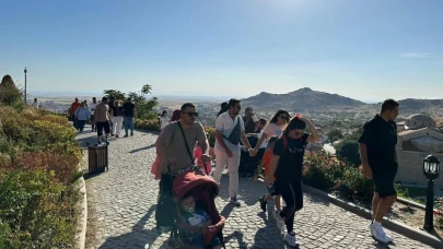 Eskişehir Sivrihisar&#8217;a Turist Akını Devam Ediyor