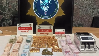 Eskişehir&#8217;de Torbacıların Evinden Çıkan Yüklü Para!