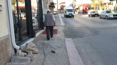 Eskişehir&#8217;deki Bozuk Kaldırımların Onarılması İsteniyor