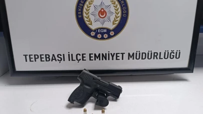 Eskişehir&#8217;de Şüphelilerden Silah ve Uyuşturucu Ele Geçirildi
