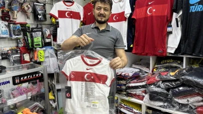 Eskişehir&#8217;de Maça Bileti Olan Forma Almaya Koşuyor