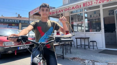Eskişehir&#8217;de Bisikletle 600 Bardak Çay Dağıtan İsmail