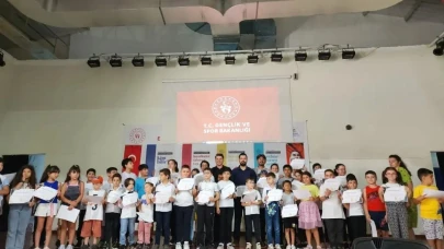Eskişehir&#8217;de Yaz Okulu Öğrencileri Belgelendirildi