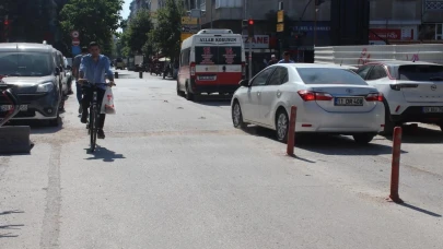 Eskişehir&#8217;de Yoldaki Bu Çukur Aylardır Kapatılmadı
