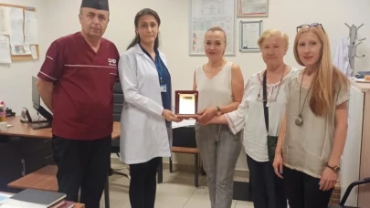 Hayvanseverlerden Eskişehir Şehir Hastanesi’ne Plaket
