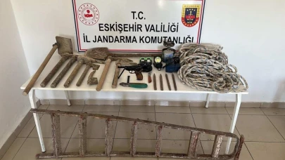 Eskişehir&#8217;de Jandarma Kaçak Kazı Yapan Kişiyi Yakaladı