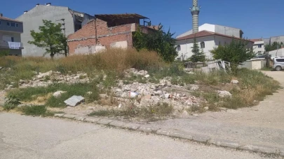 Eskişehir&#8217;de Emek Mahallesinde Moloz Dökümünden Şikayetçiler
