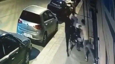 Eskişehir&#8217;de Motosikleti İterek Çalan Hırsızlar