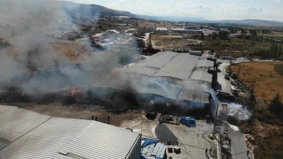 Eskişehir&#8217;de Depoda Başlayan Yangın Kontrol Altına Alındı