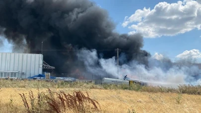 Eskişehir&#8217;de Geri Dönüşüm Firmasında Yangın Çıktı