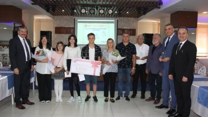 Eskişehir&#8217;de LGS&#8217;den Tam Puan Alan Öğrencilere Ödül Töreni