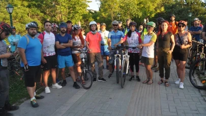 Eskişehir&#8217;de Otomobil Çarpmasıyla Ölen Bisikletli İçin Eylem