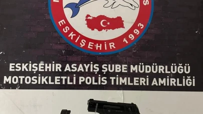 Eskişehir&#8217;de Silahla Yakalanan 3 Şahıstan Biri Tutuklandı