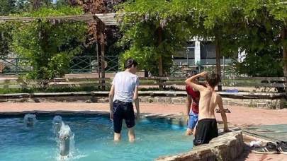 Eskişehir&#8217;de Serinlemek İsteyen Çocuklar Tehlikeye Atladı