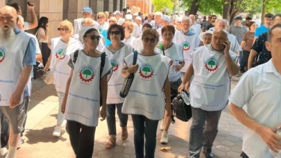 Eskişehir’de Geçinemiyoruz Diyen Emeklilerin Anlamlı Eylemi