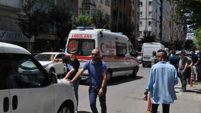 Eskişehir&#8217;de Ambulans Trafikte Sıkıştı