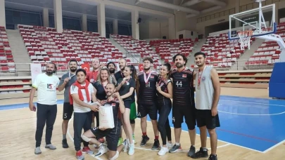 Eskişehir&#8217;de 15 Temmuz Anısına Voleybol Turnuvası