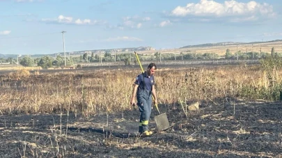 Eskişehir&#8217;de Elektrik Akımına Kapılan Kuş ile Tarlalar Yandı