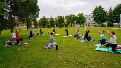 Eskişehir&#8217;de Açık Havada Yoga Etkinlikleri