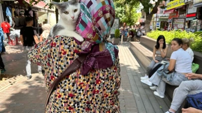 Sahibinin Kucağında Eskişehir Turu Atan Boncuk