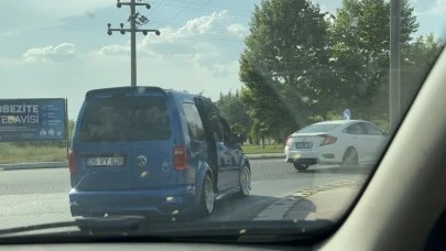 Eskişehir&#8217;de Kapısı Açık Giden Araç Görenleri Korkuttu!