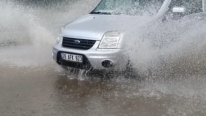 Eskişehir&#8217;de Sağanak Yağış Sürücülere Zor Anlar Yaşattı