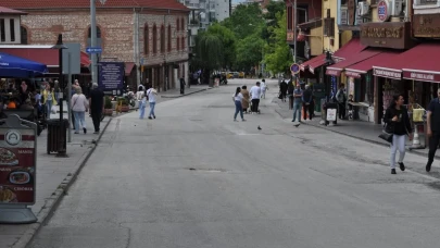 Eskişehir&#8217;de Esnaf &#8216;O Cadde Trafiğe Açılmalı&#8217; Diyor!