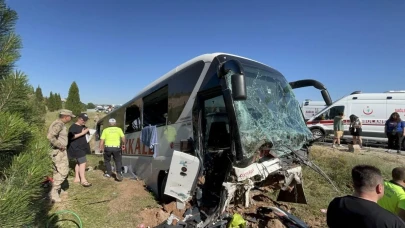 Eskişehir&#8217;de Kaza Yapan Otobüste Muavin Hayatını Kaybetti