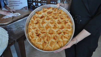 Bayram Öncesi Sivrihisar&#8217;ın Muska Baklavası İlgi Görüyor