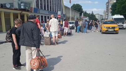 Eskişehir Tren Garı’nda Bayram Tatili Yoğunluğu