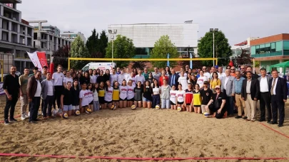 Eskişehir&#8217;de Plaj Voleybolu Festivali Başladı