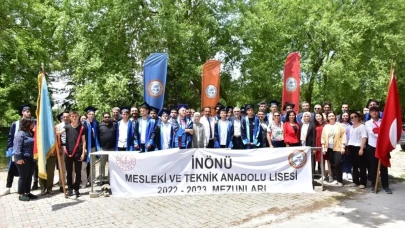 Eskişehir&#8217;in İnönü İlçesinde Mezuniyet Sevinci