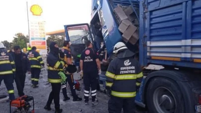 Eskişehir’de Tırlar Çarpıştı, 4 Kişi Yaralandı