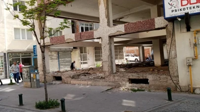 Eskişehir&#8217;de Metruk Binadan Gelen Kokulardan Şikayetçiler