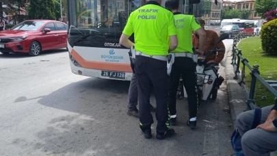 Eskişehir&#8217;de Belediye Otobüsü Elektrikli Bisiklete Çarptı