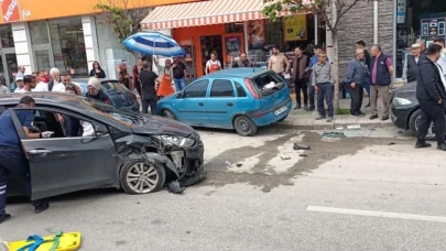 Eskişehir&#8217;de Sara Nöbeti Geçiren Sürücü 2 Araca Çarptı