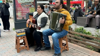 Eskişehir&#8217;de İranlı Sanatçılar Kulakların Pasını Sildi